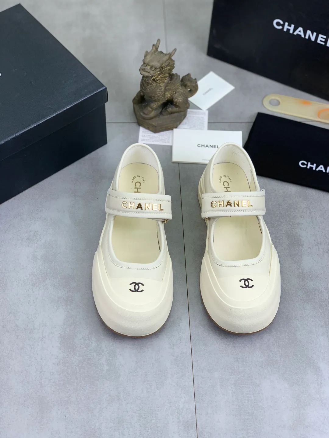 Men's men's shoes 💰P562 new high quality Chanel 25k spring counter new top quality [proud] This boot is really a lucky star for small people, thick sole 5cma more refined rhombus, slim legs, the key is very comfortable upper foot: imported cowhide lining: sheepskin lining outsole: genuine molded tpu outsole ~ 5cm heel height Color: 3️⃣ colors available Size: 35-40 (41 made to order, non-refundable)